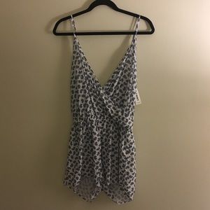 White and blue paisley romper old navy M